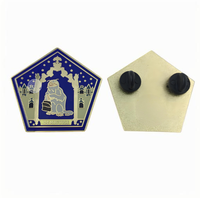 Precio al por mayor de fábrica Venta caliente Aleación de zinc Esmalte duro Gritty Personalizado Sombrero mágico Pin Insignia con embragues de mariposa