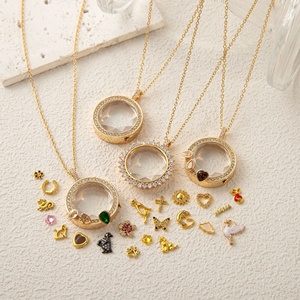 YIREPIN Ciondoli Personalizzati per Gioiellieri, Mini Charm con Catene in Ottone Placcato Oro 18k, Collana con Medaglione in Vetro, Vendita all'Ingrosso - Product Image 5