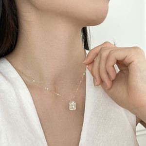 Collar con Colgante Rectangular de Plata de Ley 925 con Diseño Delicado Dylam, Bañado en Oro de 14K y Rodio, con Circonita Cúbica 5A y Superficie con Efecto Hielo Triturado - Product Image 4