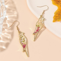 Charme en alliage à la mode plaqué or étoilé fleur éternelle résine goutte colle fleur séchée mignon oiseau boucles d'oreilles