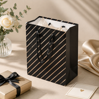 Sac cadeau blanc à pois avec poignée en corde blanche, papier de luxe pour mariage et affaires, logo personnalisé disponible