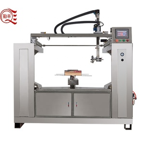 Máquina de pulverización de pintura automática de cinco ejes, adecuada para pulverizar carcasas de ordenador - Product Image 1