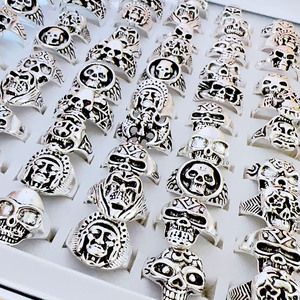 Anillos de Calavera de Aleación de Zinc Plateados en Plata Antigua, Estilo Vintage, Anillos de Dedo Góticos para Halloween - Product Image 1