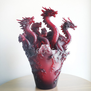 Vase de style dragon en cristal sculpté à la main - Product Image 3