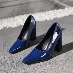 Vente en gros d'usine : Escarpins élégants pour femmes en <span class=keywords><strong>cuir</strong></span> verni à bout pointu et <span class=keywords><strong>talon</strong></span> carré, à décolleté peu profond, pour occasions formelles - Product Image 3