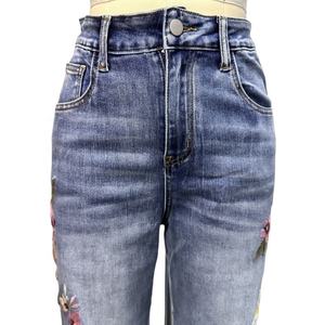 กางเกงยีนส์เดนิมสีน้ำเงินฟอกแบบใหม่สำหรับผู้หญิง ปักลายดอกไม้ เอวสูง ทรงขาบาน สไตล์ลำลอง ทรงสกินนี่ - Product Image 4