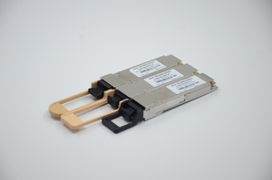 कारखाने की आपूर्ति Om3/om4 mmf 40g qsfp + sr4 100m ऑप्टिकल ट्रांसीवर के साथ ऑप्टिकल ट्रांजीवर