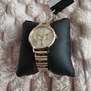 Il Quadrante Lussuoso e alla Moda dell'Orologio da Polso da Donna Presenta un Quadrante Secondario per la Data Decorato con Cristalli sul Bordo Esterno - Product Image 4