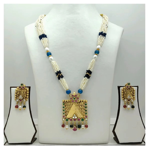 Conjunto de collar tradicional chapado en oro con cuentas y colgante multicolor, y pendientes étnicos a juego para ocasiones festivas y bodas. - Product Image 1