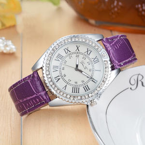 Nuevo reloj de mujer con estilo, conjunto de diamantes, correa de cuero, reloj de cuarzo, reloj de pulsera con números romanos para mujer - Product Image 5