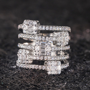 Bague carrée à demi-bande superposée, bijou fantaisie étincelant pour femme - Product Image 5