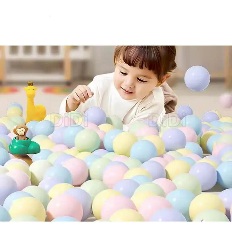 Bolas de brinquedo de plástico baratas e duráveis para poços de bolas e playgrounds, bolas macias para bebês, seguras e divertidas