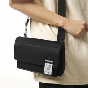 Sac messager décontracté mini de haute qualité, sac bandoulière unisexe réglable en cuir PU imperméable - Product Image 4