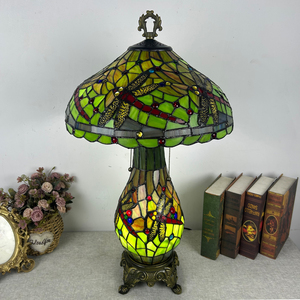 Lámpara de Mesa Estilo Tiffany Vintage con Pantalla de Vidrio de Colores, Lámpara LED de Noche para Dormitorio o Sala de Estar - Product Image 6