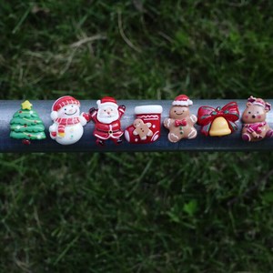 Assortiment de personnages de Noël en trois dimensions, peints à la main, en résine sculptée, aimants de réfrigérateur, collection de cadeaux de Noël - Product Image 1