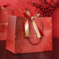 Sacs cadeaux en papier kraft rouge festif 230g avec logo personnalisé, ruban, nœud et poignée en corde pour emballage de vêtements, bougies de mariage - Durable