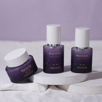 Nouvel ensemble cosmétique en verre violet foncé motif fleur de glace, flacon crème 30g et flacon lotion 100ml avec capuchon blanc