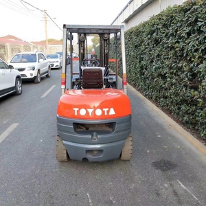 Carretillas elevadoras Toyota usadas 3 toneladas buen estado bajo precio original Japón horas de trabajo bajas - Product Image 3