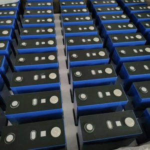 Batterie solaire à cycle profond Cornex EU Warehouse 3.2V 314Ah pour stockage d'énergie avec 12000 cycles et certifiée CE - Product Image 3