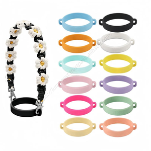 Venta al por mayor, gran oferta: Nueva correa de mano tejida a mano estilo bohemio con margaritas y flores bonitas, con anillo de silicona, para tazas de agua 2025 - Product Image 1