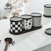 Ensemble de pots à épices en céramique FENN au style unique avec couvercle en bois et plateau – Conteneur de rangement esthétique et tendance pour la cuisine