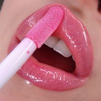 Vente en gros de brillant à lèvres hydratant avec logo personnalisé végétalien nu brillant clair rouge à lèvres liquide marque privée grosse baguette brillant à lèvres non collant