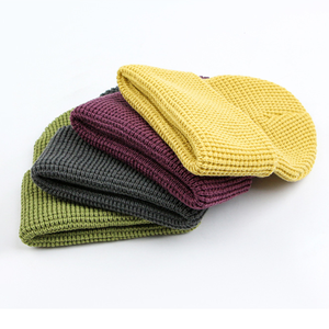 <span class=keywords><strong>Bonnet</strong></span> d'hiver unisexe en acrylique tricoté, personnalisé, à revers, multicolore, <span class=keywords><strong>noir</strong></span> gaufré, vente chaude OEM - Product Image 2