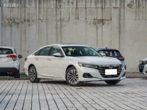 La Honda Accord 2.0L E:HEV Hybrid Sport Hybrid Leader 2022 est une berline hybride électrique de taille moyenne. - Product Image 3