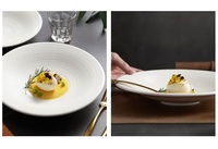 Assiette creuse en céramique moderne à texture rayonnante, finition sable blanc, pour restaurant et hôtel
