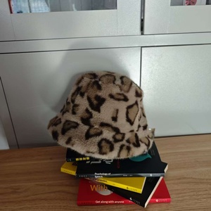 <span class=keywords><strong>Cappello</strong></span> a Secchiello Invernale da Donna in Finta Pelliccia Leopardata con Bottone, Stile Giapponese e Coreano - Product Image 4