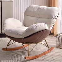 Fauteuil à bascule en tissu monogramme de luxe, ergonomique, rembourré, avec structure en métal et bascules en bois pour salon