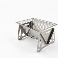 Vente d'usine : Barbecue pliant portable en acier inoxydable pour extérieur, jardin et camping, avec cuisinière à charbon de bois détachable