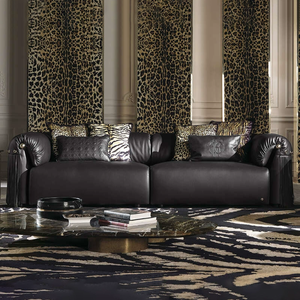 Canapé en cuir noir de luxe avec accoudoirs à franges et accents dorés Canapé en cuir de designer moderne - Product Image 4