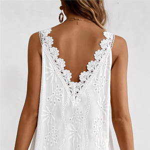 Robe d'été ample blanche brodée à œillets pour femme, sans manches, col en V, style resort, vente en gros - Product Image 5