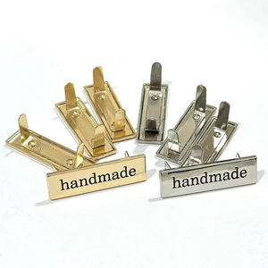 Etichette Metalliche Personalizzate di Alta Qualità con Logo Multicolore Placcato per Abbigliamento, Forma Quadrata o a Rotolo - Product Image 6