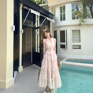 Conjunto de Dos Piezas con Top Halter de Encaje Rosa y Falda Midi, Patrón de Flores Bordadas, Chifón Transpirable de Secado Rápido, Ropa de Playa para Verano - Product Image 4