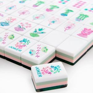 Ensemble de <span class=keywords><strong>Mahjong</strong></span> américain de luxe haut de gamme avec dos émeraude, tuiles <span class=keywords><strong>en</strong></span> acrylique pour les soirées de jeu <span class=keywords><strong>en</strong></span> famille, les rassemblements sociaux et le poker - Product Image 4