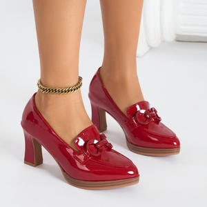 נעלי עקב אופנתיות לנשים מבית שואנהוי, סיטונאי, עקב בלוק 7.5 ס\\\"מ עם שרשרת וקצה מחודד - Product Image 1