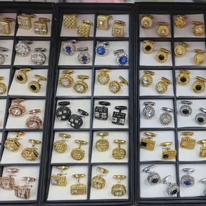 ギフトボックス付き男性用カフリンクスシルバーとゴールドカラーの鉄素材 - Product Image 1