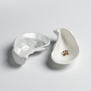 Assiette de vaisselle en céramique de coquille d'huître importée de forme française - Product Image 4
