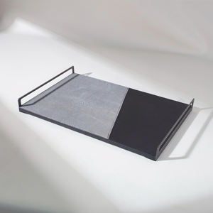 Vente en gros de planche à <span class=keywords><strong>fromage</strong></span> en métal pour couper les charcuteries Pizza Pain Légumes Viande <span class=keywords><strong>Plateau</strong></span> de service en cuir - Product Image 1