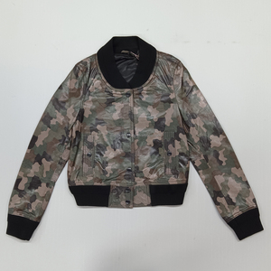 Blouson Bomber en Cuir Camouflage Personnalisé pour <span class=keywords><strong>Femme</strong></span>, <span class=keywords><strong>Manteau</strong></span> de Vol à Bordures Côtelées, Veste Moto Imprimée Camo OEM, Vêtement d'Extérieur Grande Taille - Product Image 2