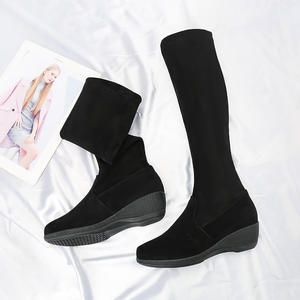 Botas de tacón alto de diseñador para mujer, hasta la rodilla, cómodas y delgadas, para otoño e invierno, con forro de terciopelo, cintura elástica y parte superior de ante. - Product Image 3