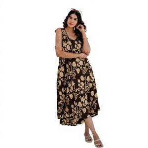 Robe midi évasée à motif floral aquatique, style bohème, dos ouvert, écologique, pour les vacances, bleu et blanc, chic et décontractée - Product Image 1