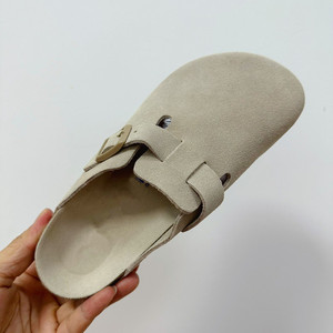 Birken London Pantoufles en cuir de vachette Sandales orthopédiques en liège pour femmes hommes Anti-glissant Caractéristique Semelle intérieure en liège pour les saisons printemps et été - Product Image 6