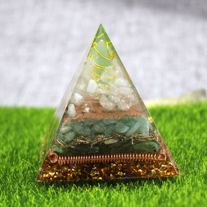 <b>Crystal</b> <b>Chip</b> Pyramid Resin Epoxy Craft Desktop Ornament Home Decoration Green Three-Story Tower Internal Engraving - Product Image 2