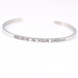 Nuovo Bracciale Personalizzato in Acciaio Inox a Forma di C con Frase Ispirazionale Incisa, Messaggio, Nome o Lettera - Product Image 6