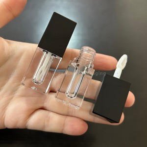 <span class=keywords><strong>Tube</strong></span> de gloss à lèvres carré noir mini de luxe ISMAN 1,5 ml avec pinceau en forme de cœur, conteneur vide en plastique ABS, vente en gros, logo personnalisé, en vrac - Product Image 2