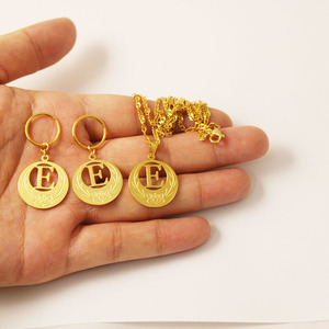 Juego de Collares con Iniciales de Acero Inoxidable Chapado en Oro de 24K, Colección de Alfabeto para Aniversario, Nueva Zelanda, Kiribati, Micronesia, Guam - Product Image 5