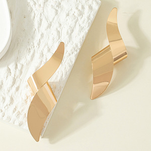 Kaimei 2022 orecchino vendita calda grandi orecchini geometrici intrecciati donne femminili orecchini placcati oro a spirale placcati oro 18 carati donne - Product Image 4